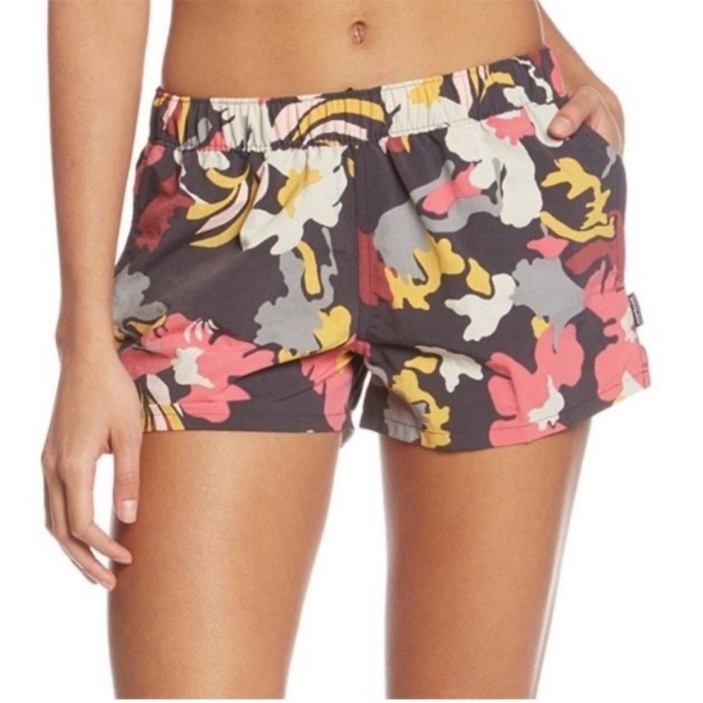 Patagonia Barely Baggie Shorts in Cloudbreak/Ink Black Size small